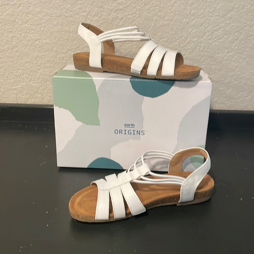 Earth Origins sandal in white. Size 8